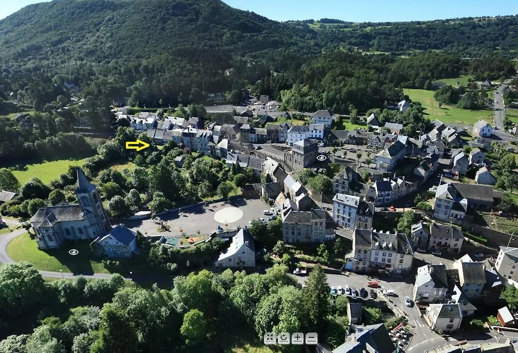 Gite L'Atelier De Charpentier Murol 0*,  France